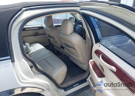 2005 Lincoln Town Car Signature z USA, uszkodzony, nr VIN 1LNHM81W05Y626516